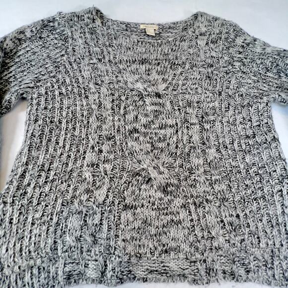 Forever 21 Cable Knit Sweater Woman's S 100% Acrylic Grey & Black w/ Jewel Neck - Picture 3 of 13